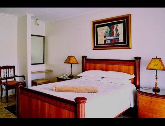 16 BEDROOM HOUSE FOR SALE IN NIEUW MUCKLENEUK